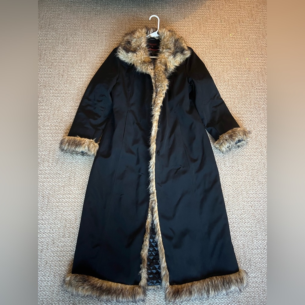 Hardly worn Anne Klein women’s size 8 coat